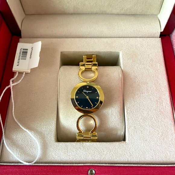 FERRAGAMO
Gancino Yellow Gold Bracelet Watch- Brand New W/tags - Picture 2 of 5